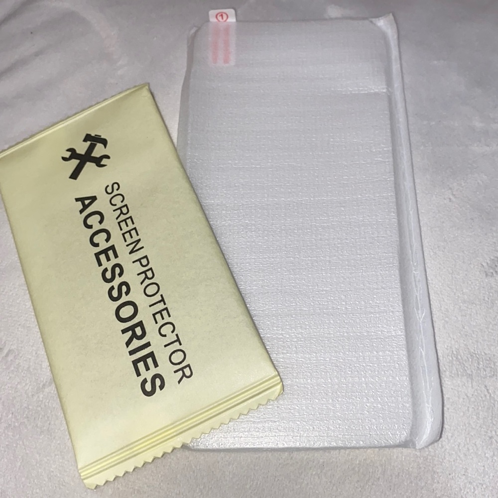 iPhone 12 ProMax Case wit Screen Protector - Picture 4 of 4